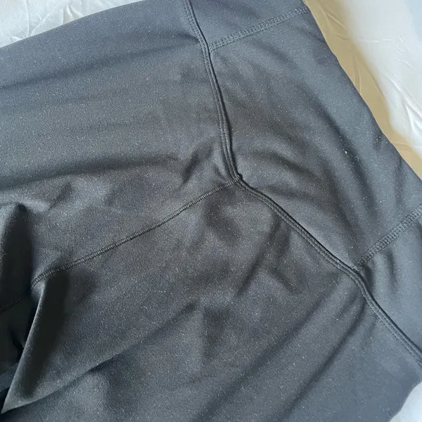 Halara yoga pants - Image 5