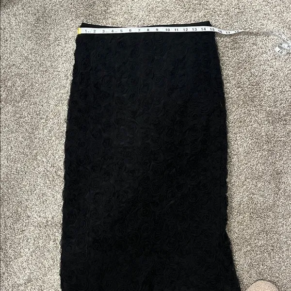 Lulu’s Luxurious Energy Black Tulle Rosette High-Waisted Midi Skirt in Black - Image 12