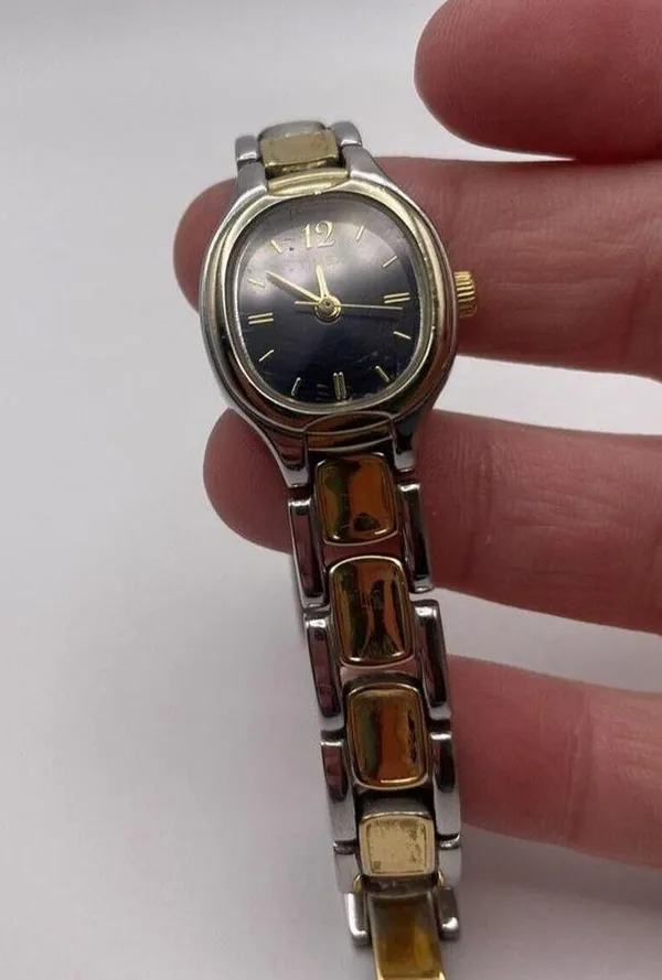 Working Ladies Timex Two Tone Women's Wrist Watch - Image 5