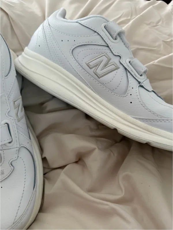 New Balance White 577 Sneakers Size 8 Womens 6.5 men’s - Image 3