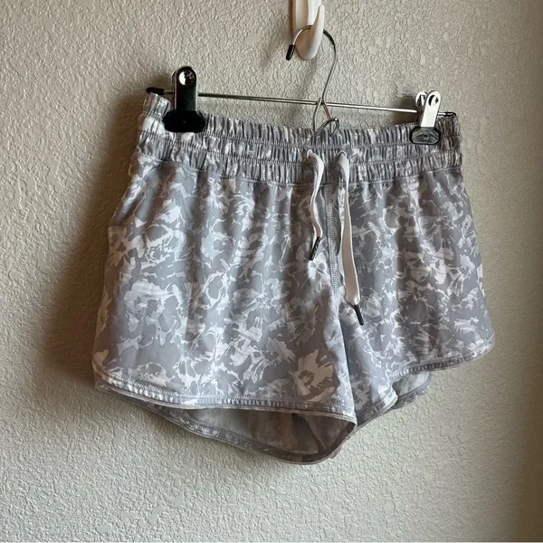 Lululemon Gray Floral Run Short - Image 6