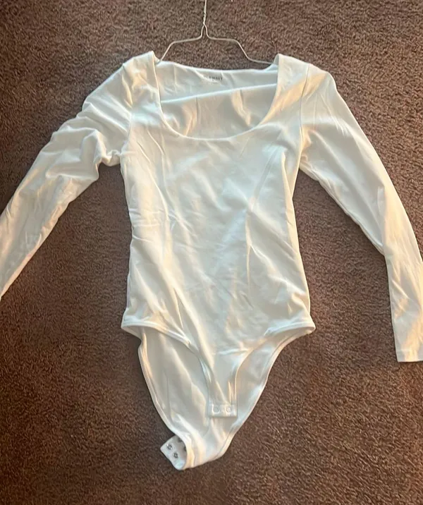 white old navy bodysuit - Image 2