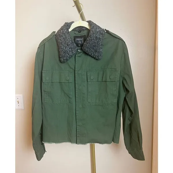 Anthropologie Twelve by ontwelfth Green Jacket with Fuzzy Collar Sz. M - Image 2