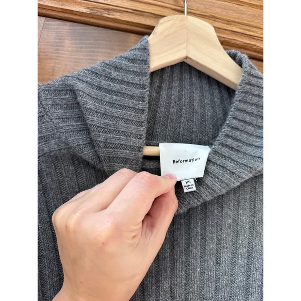 REFORMATION Brooke Cashmere Cropped Turtleneck Sweater in Gray Size XS - Image 5