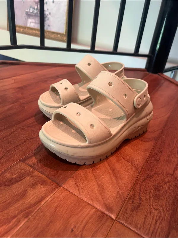 Crocs Women’s Mega Crush Sandal Bone Size 7 - Image 3
