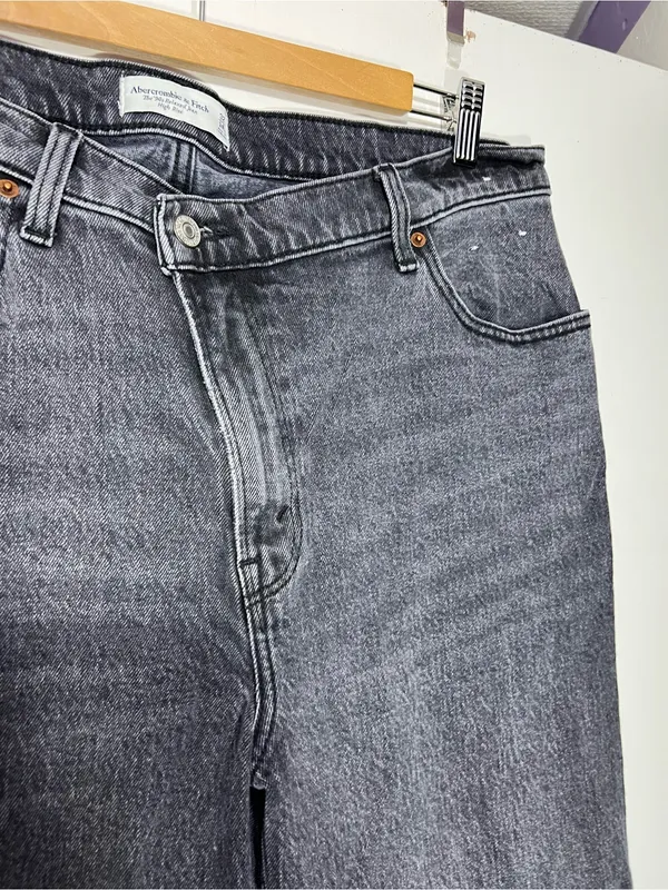 Abercrombie & fitch black/grey the 90’s relaxed Jean high rise size 14 - Image 6