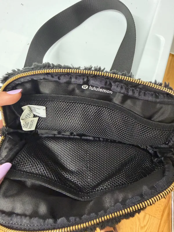 Lululemon Black Sherpa Belt Bag - Image 2