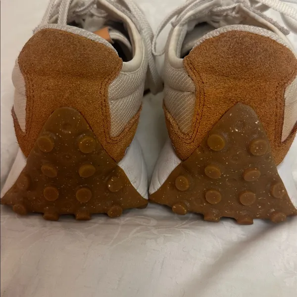 New Balance 327 sneaker in the "Sea Salt with Rust Oxide" Women's sz 6 - Image 4