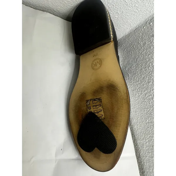 Michael Kors Chelsea boot with pebbled leather and stylish chain - Image 5