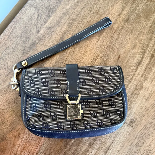 Dooney & Bourke Signature DB Wristlet Black Jacquard Y2K Logo Lock Clutch Preppy - Image 10