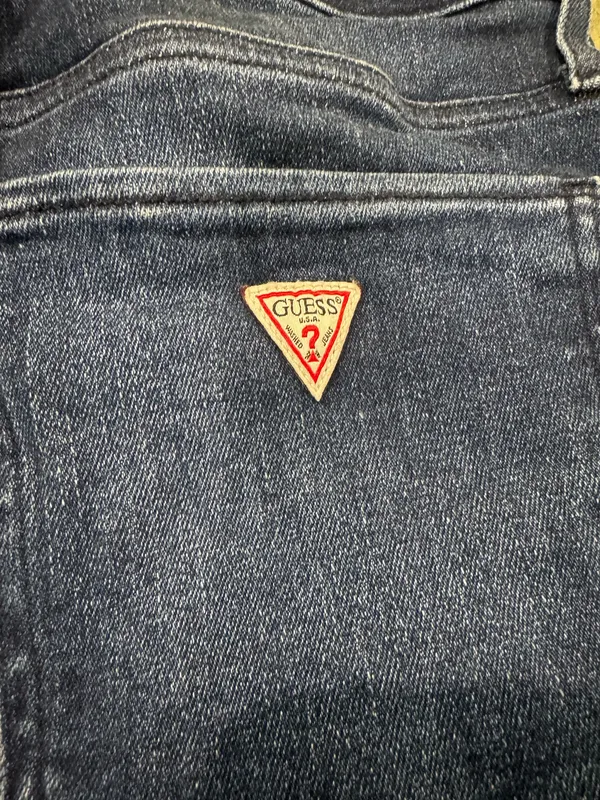 Guess dark wash bootcut jeans in a 31 - Image 5