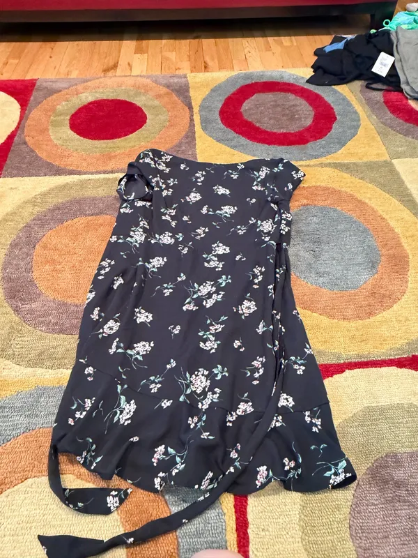 Abercrombie & Fitch Black Floral Print Wrap Dress Short Sleeve Low Cut Small - Image 5