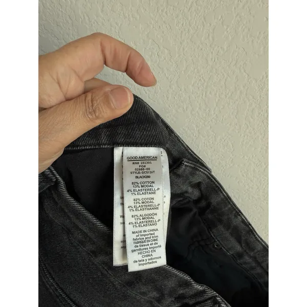 Good American Women's 10/30 Good‎ Curve Straight Leg Jeans Black GCS126T Raw Hem - Image 9
