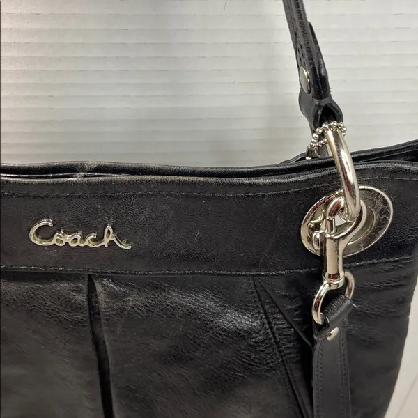 Coach Ashley Elegant Black Leather Shoulder Bag - Image 6