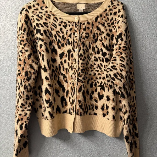 A new day Leopard Print Women's Sweater size Large - Image 3