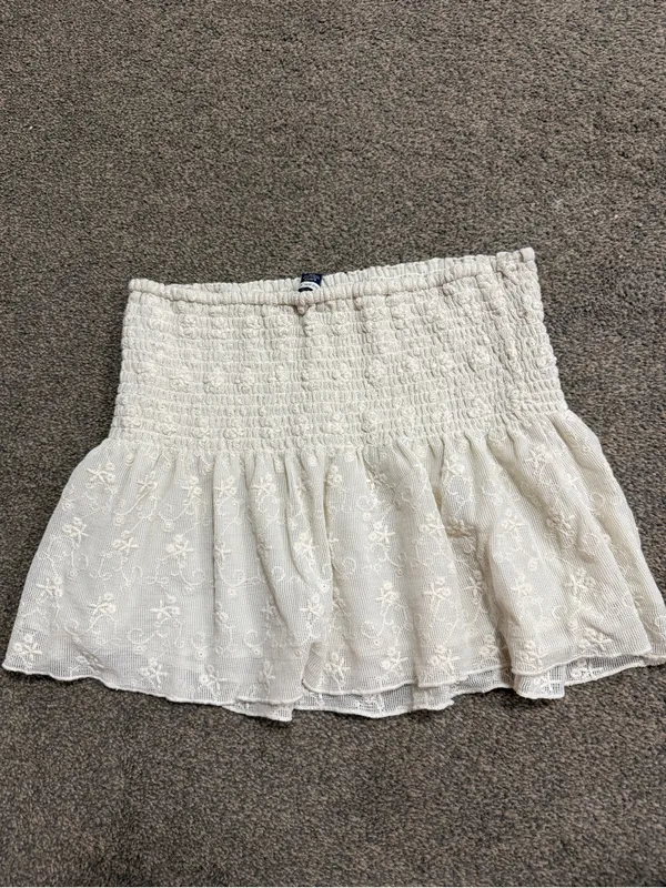 American Eagle white mini tube top babydoll with small floral embroidery, size S - Image 2