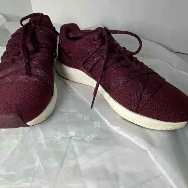Puma size 8.5 Prowl Alt 2 LX women’s sneaker burgundy - Image 3