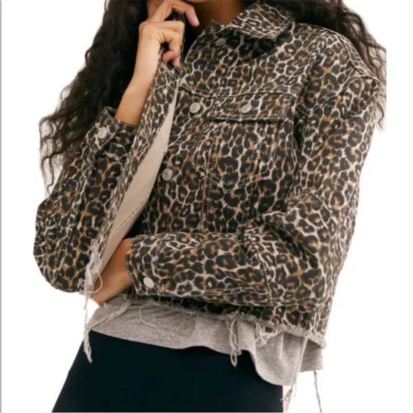 $158 NWOT Free People Cropped Leopard Oversized Denim Jacket XS - Image 6