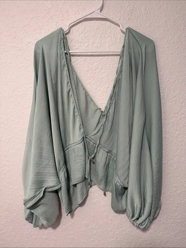 FREE PEOPLE Light Sage Draped V-Neck Top Size Large (Oversized) - Image 10