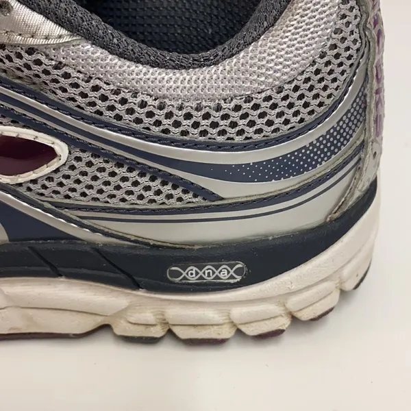 Brooks Women's Addiction‎ 10 Running Shoe size 7 A20 - Image 3