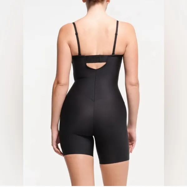SKIMS Body Contour Underwire Mid Thigh Bodysuit XS - Image 7