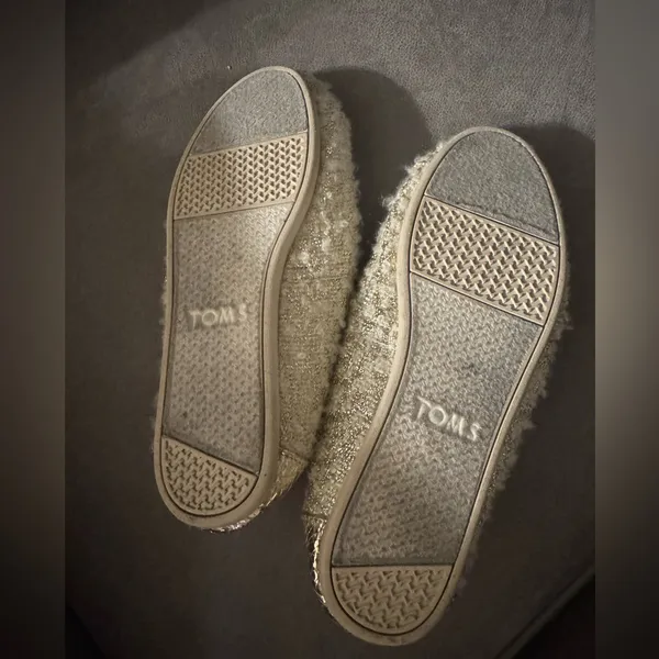 fuzzy Sherpa White Gold Pink women’s 8 TOMS slip on shoes - Image 5