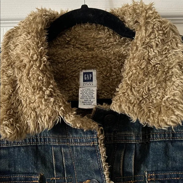 Gap Vintage 2003 Sherpa Lined‎ Jean Jacket Fleece Blue Denim Trucker Style Y2K - Image 2