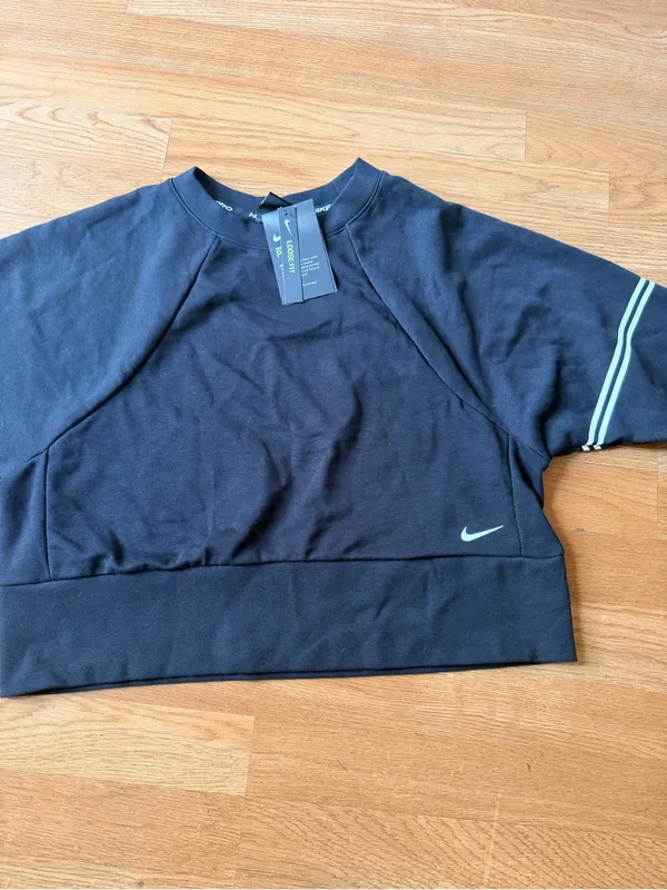Nike Black Cropped Crew Sweatshirt with Sleeve 'NIKE PRO' Branding - Image 4