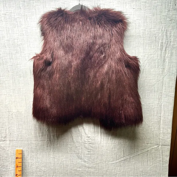 Express Women's Plum Faux Fur Vest Large Burgundy Purple Boho Glam Shaggy Winter - Image 2