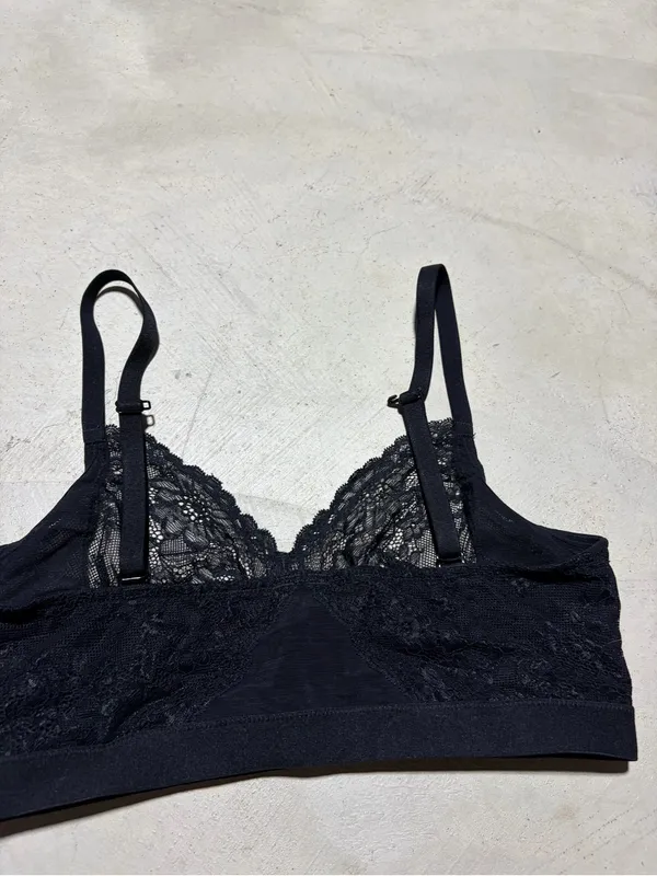 Spanx spotlight on Lace Bralette Black medium - Image 7