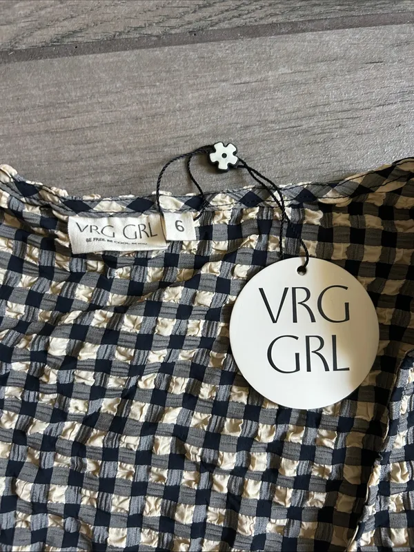Gingham Scoop-Neck Cropped Top in Black & Cream - Image 2
