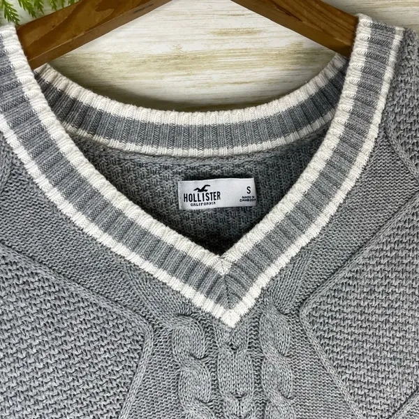 Hollister Gray Cable Knit Slouchy Varsity Style Chunky Cotton Sweater - Image 3