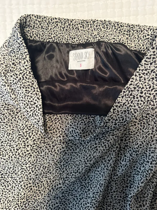 Boutique Patterned Skirt - Image 3
