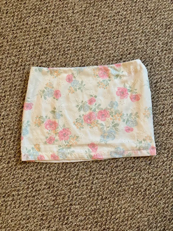 Altar’d State NWOT white boho spring skirt with pink & blue flowers on it - Image 4
