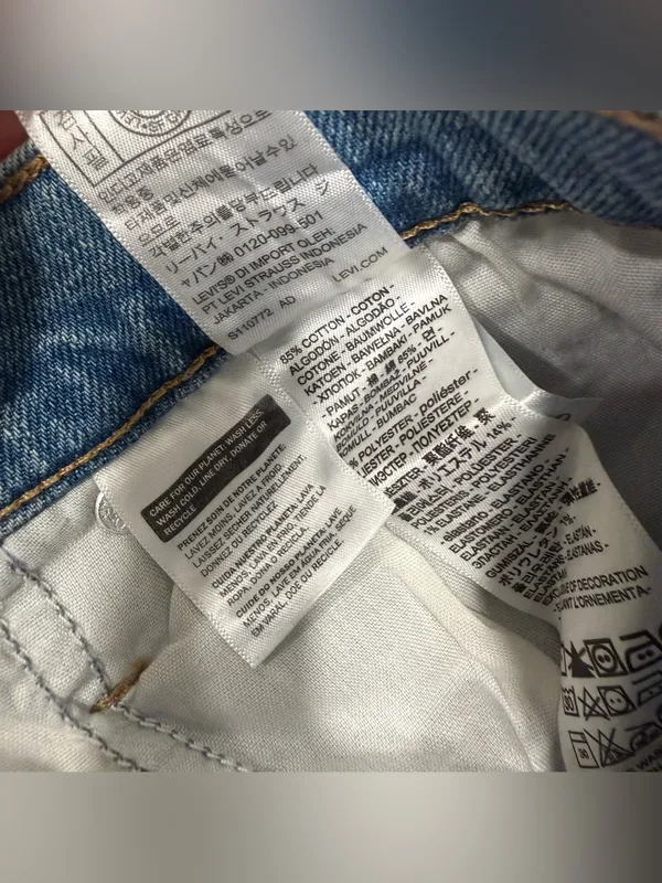Levi’s High Waisted Tapered Leg Mom Jean 33 - Image 5
