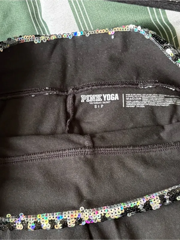 PINK Victoria's Secret Black Leggings with Sequin 'LOVE PINK' Waistband - Image 5