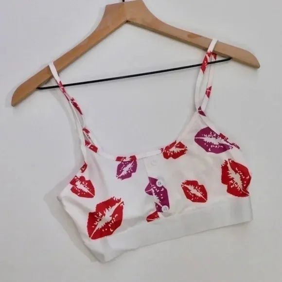 NEW!! HOT LIPS Lipstick Kiss Cropped Loungewear Two‎ Piece Set Top Shorts Small - Image 4