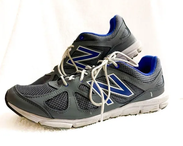 New Balance 550 V4 athletic shoes. Gray with royal blue. Running shoes. Sz 9.5 - Image 2