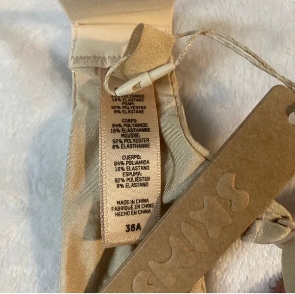 SKIMS Weightless Bra NWT 36A - Image 4