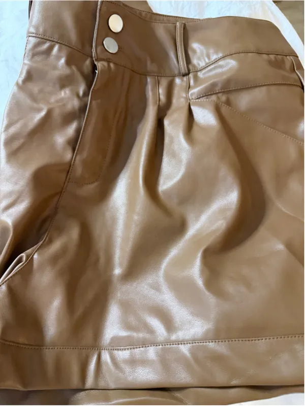 NEW Vegan Leather High Waist Shorts Pleated Pockets XL - Image 3