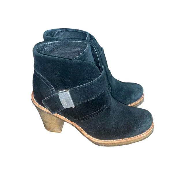 UGG Brienne #3212 black Genuine Leather suede rubber heeled ankle boots - Image 2