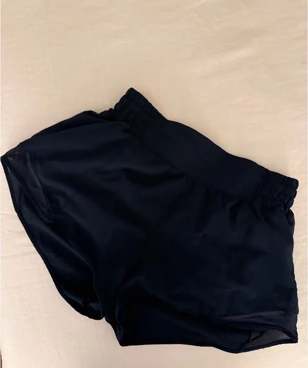 Lululemon Hotty Hot 2.5" High-Rise Lined Shorts - Image 2