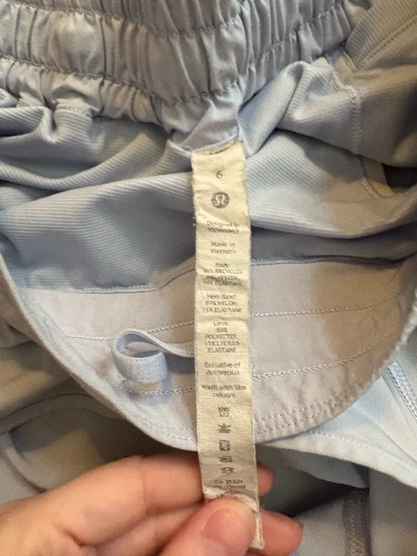 Lululemon Shorts Hotty Hot 2.5" - Image 3