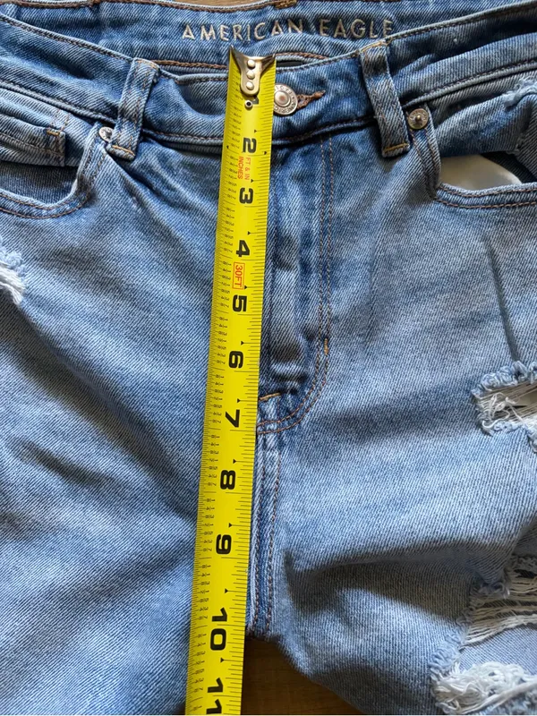 American Eagle Outfitter Light Wash High-Rise Ripped distressed Jeans Sz 4 denim - Image 11