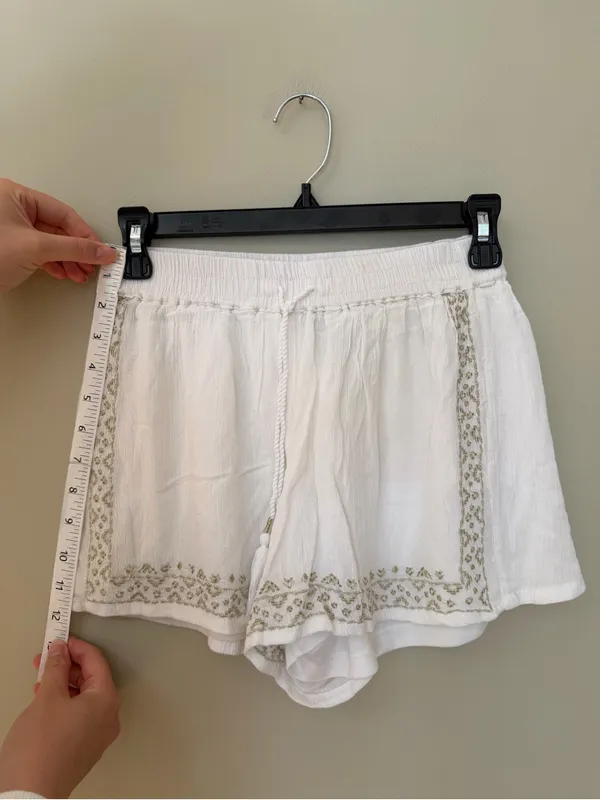 Atmosphere White Shorts Size 6 NWOT - Image 3