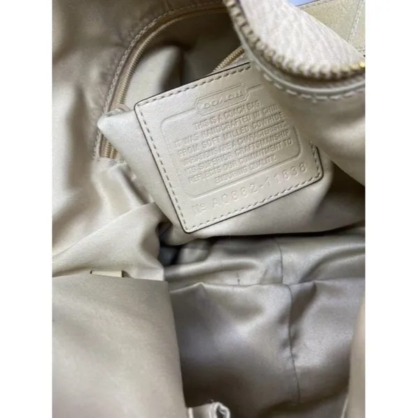 coach beige leather shoulder bag - Image 10