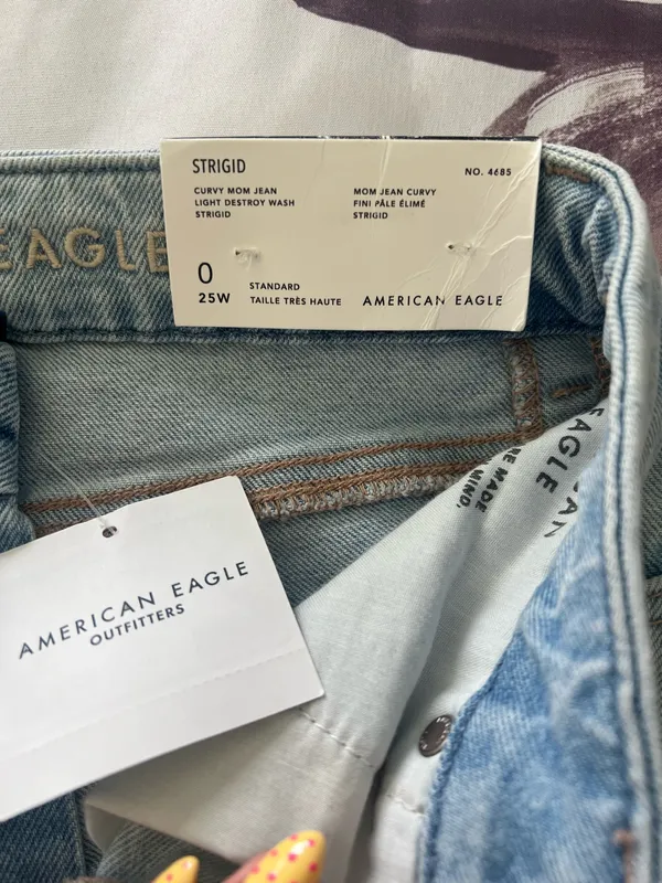 American Eagle Strigid Curvy Mom Jeans - Image 7