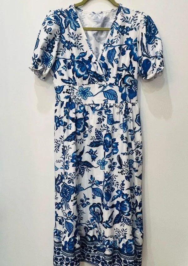 Boutique floral Blue Vintage Print V-Neck maxi dress size medium - Image 2