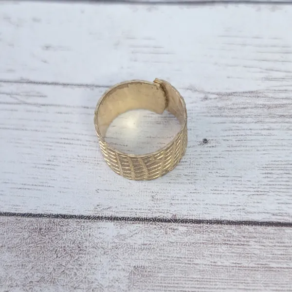 Gold Tone Ring Women's Size 7 - Image 4