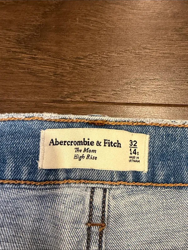 Abercrombie The Mom High Rise Jeans Light Wash Size 32 14S - C30-101 - Image 2